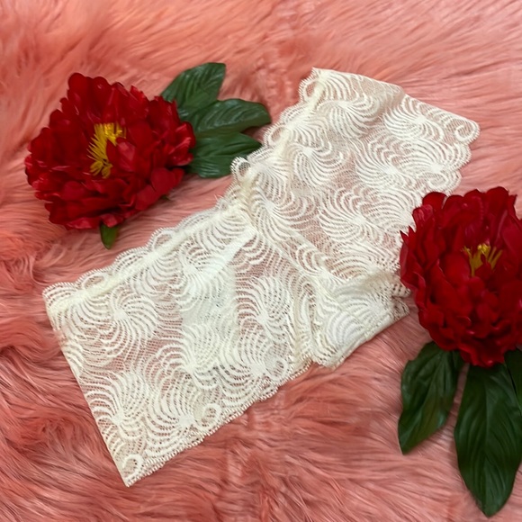 Cream Lace Underwear - Picture 2 of 9